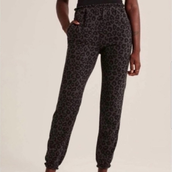 Abercrombie & Fitch Jogger Sweatpants - Picture 1 of 3